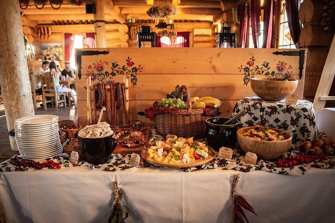 Cottage Style Evening with Folk Show and Traditional Feast from Krakow - Unlimited Drinks During the Evening