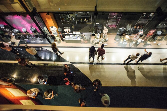 Country Music Hall of Fame Admission with Audio Guide - Capacity and Best Times to Visit