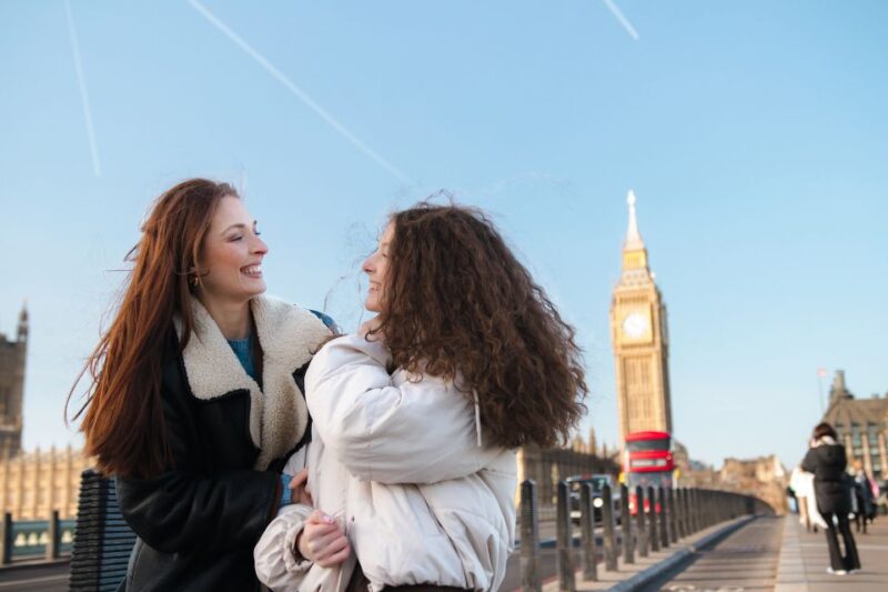 Couples photo: Romantic photoshoot in London - Stops at Boudiccan Rebellion and Big Ben