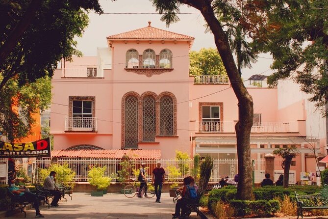 Coyoacán and Xochimilco Private Tour - Convenient Meeting Points and Operating Hours