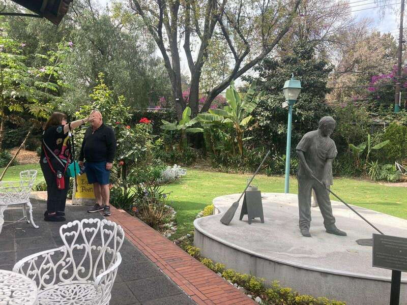 COYOACAN: FRIDA KAHLO STEPS IN COYOACAN AND SAN ANGEL CDMX - The Unique Experience of Combining Walks and Van Tours