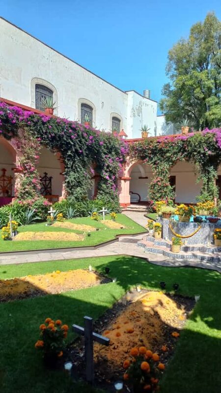 Coyoacán: History and Life of a Magical Neighborhood - Visiting the Parroquia San Juan Bautista and Its Artistic Heritage