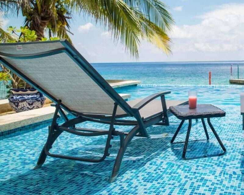 Cozumel: All-Inclusive Beach Club Day Pass with Open Bar - Unlimited Open Bar: Cocktails, Beers, and Juices