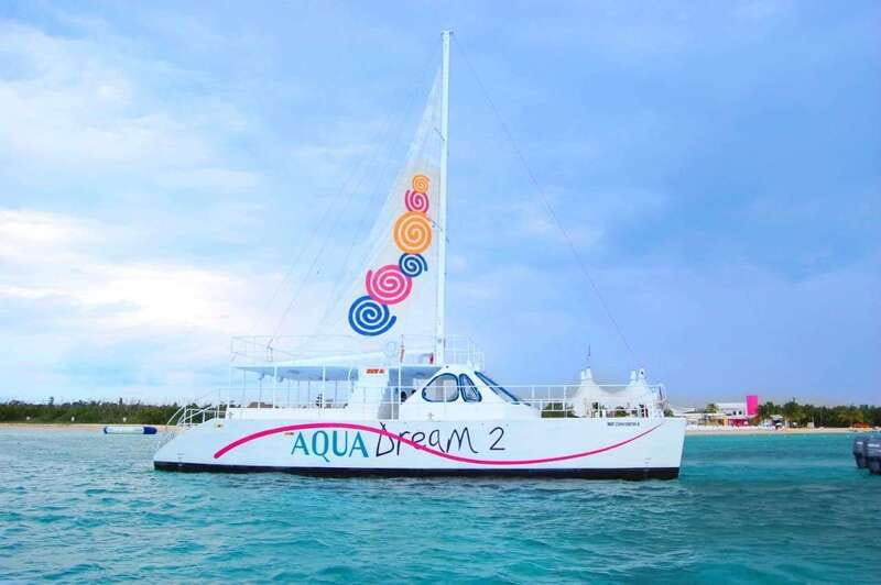 Cozumel: Catamaran, El Cielo Bay & Palancar Reef with Lunch - Authentic Yucatecan Lunch and Cultural Show in Downtown Cozumel