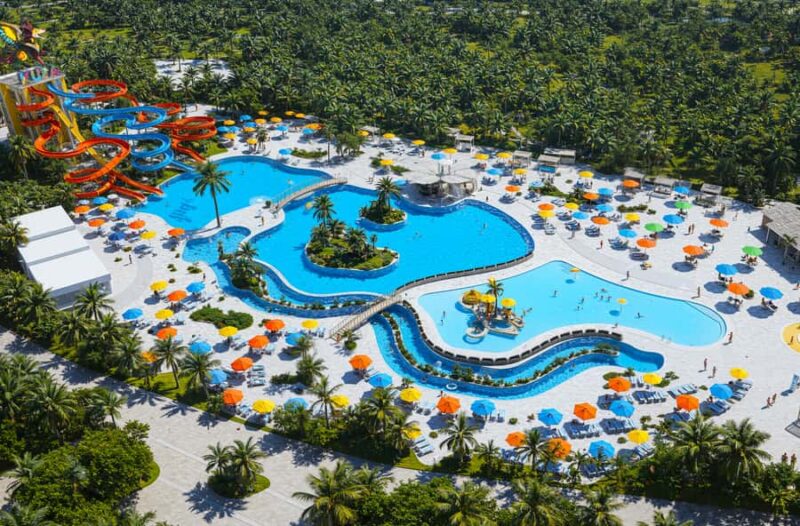 Cozumel: Day Pass with Buffet, Open Bar & Water Park at KUZÁ - Dining and Refreshments: Buffet and Open Bar Experience