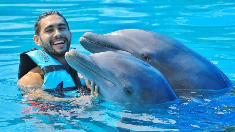 Cozumel: Dolphin Royal Swim and Manatee Interaction - Enjoying the Amenities at Chankanaab Park
