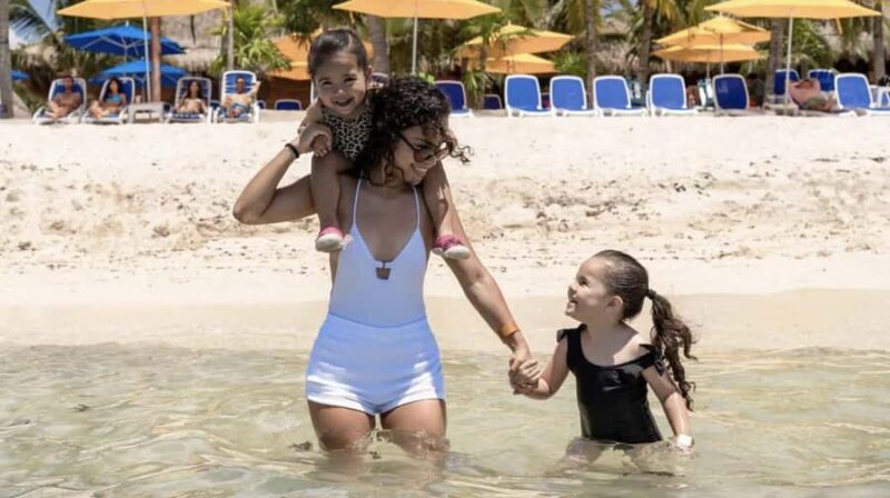 Cozumel: KUZÁ Deluxe Pass with Buffet, Open Bar & Activities - What the Buffet Lunch Offers