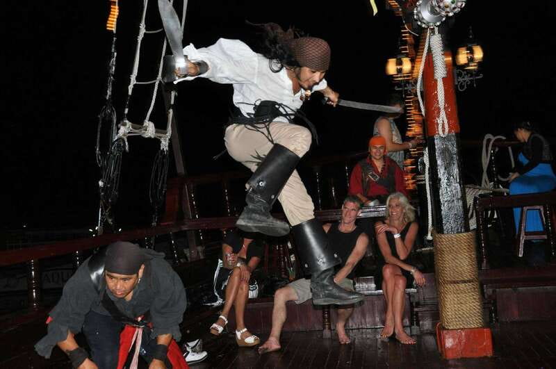 Cozumel: Pirate Ship Cruise with Open Bar, Dinner, and Show - Entertainment for All: Music, Dancing, and Prizes