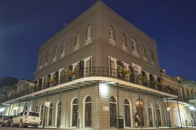 Crawl New Orleans: The Haunted Crawl w/ Shot Included - The Atmosphere and Pacing of the Tour
