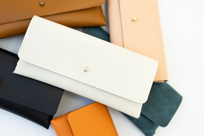 Create a unique leather accessory in downtown Budapest! - Logistics and Meeting Arrangements in Budapest