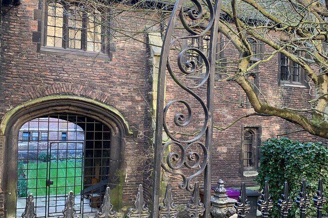 Creepy Cambridge - Cambridge's Most Entertaining Ghost Walk - The Market Square’s Dark Past