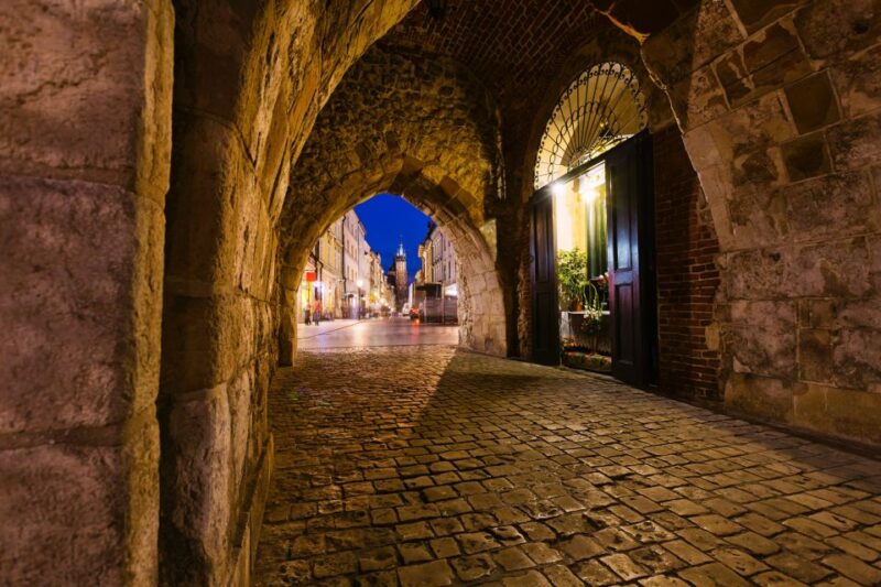 Creepy Krakow: 2-Hour City Walking Tour - The Legend of the Krakow Dragon and Night Views of the City
