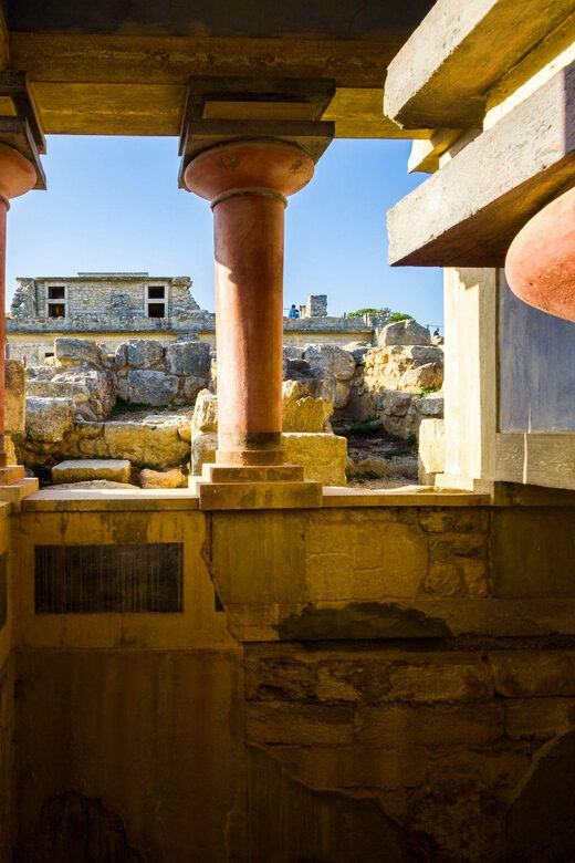 Crete: Knossos Palace and Archanes with Wine Tasting Tour - Strolling Through Archanes and Sampling Cretan Cuisine