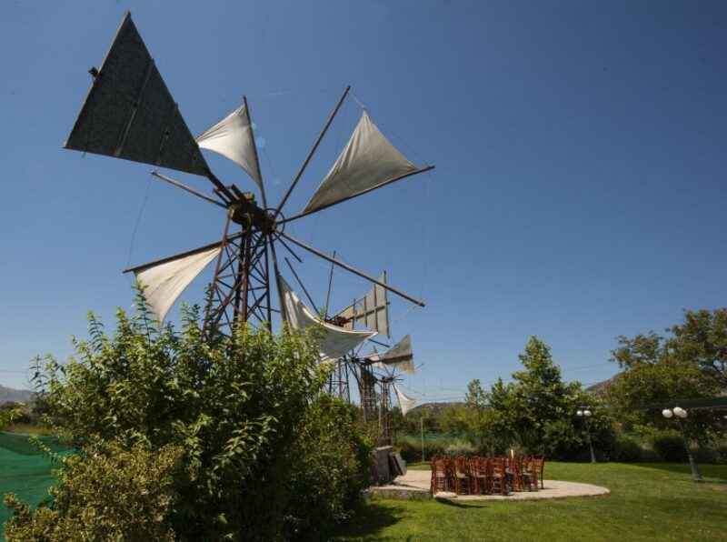 Crete: Lassithi Plateau & Kera Monastery Tour with Ceramics - Traditional Cretan Cuisine in a Family-Owned Restaurant