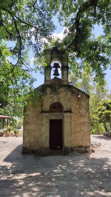 Crete: Private Winery Tour, Aghios Thomas & Lunch - Visiting a Family-Run Winery and Guided Wine Tasting