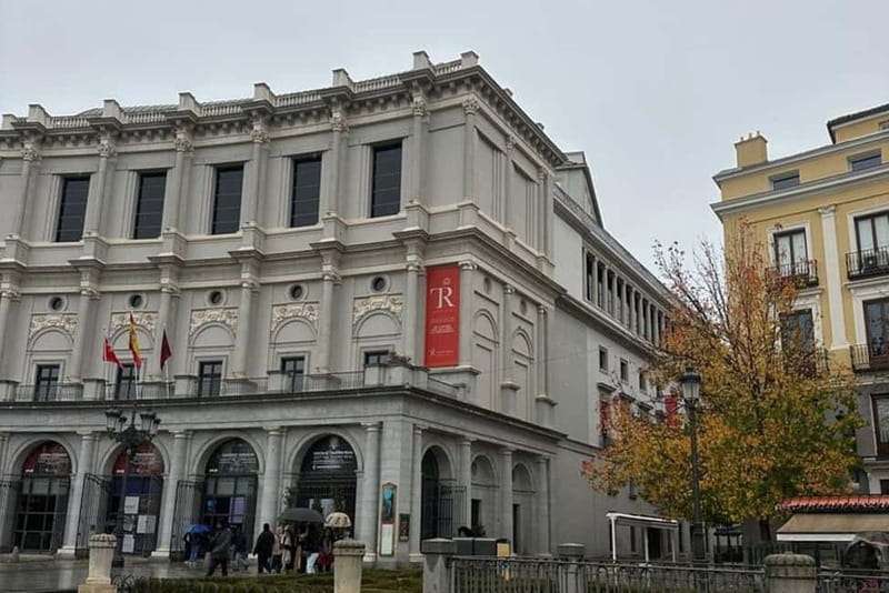 Crimes: the darkest side of Madrid - The Cursed Streets and Paranormal Police Reports in Plaza del Barajas