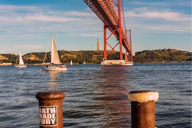 Cristo Rei Tuk-Tuk and River Cruise (2:45h) - Key Points