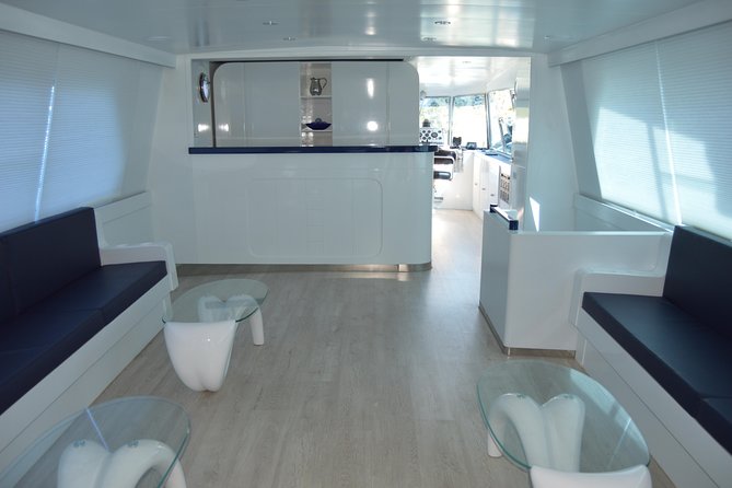 Cruise on a fantastic boat along the Guadalquivir - The Experience of the Guides and Crew