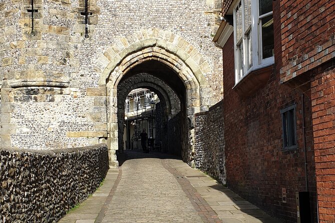 Cruise Ship driver guided tours - Stonehenge: The World-Famous Prehistoric Monument