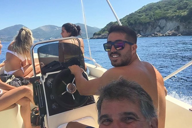 Cruise to turtle's island and caves with a glass bottom boat - Tour Logistics: Meeting Point and Group Size