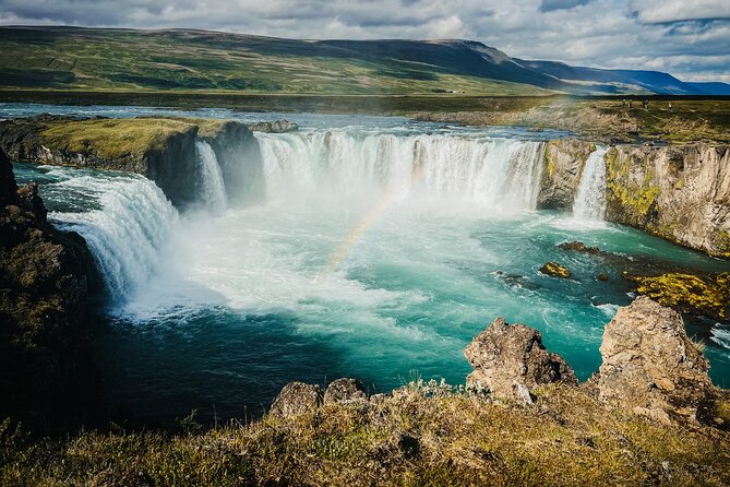 Cruise Tour Godafoss and Myvatn Lake and Baths Small Group - Visiting the Grjotagja Cave and Continental Rift