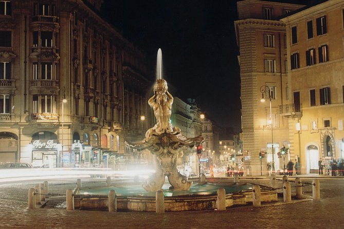 Crypts, ancient aqueducts and skeletons - Passing Under the Theater of Marcello and the Vittoriano