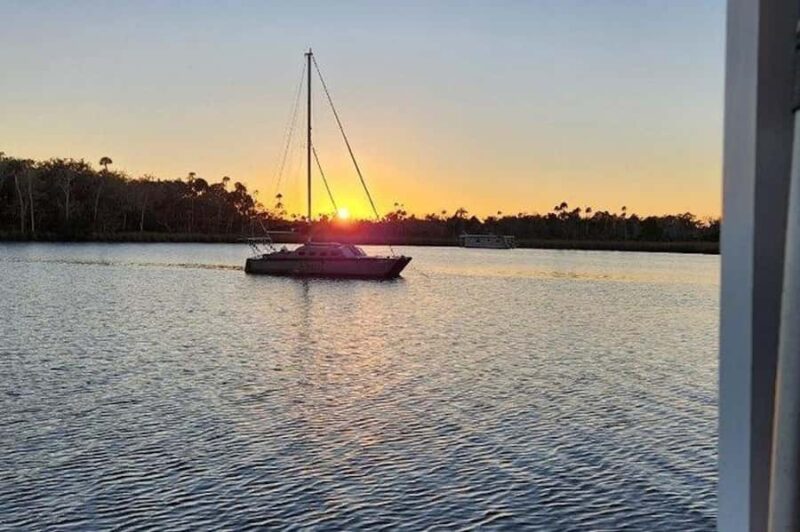 Crystal River: Sunset Cruise in Kings Bay - The Comfort of a Covered Boat for Dusk Wildlife Viewing