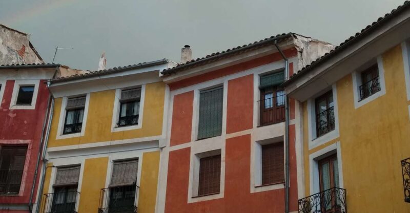 Cuenca: Nighttime Highlights Walking Tour in Spanish - The Illuminated Hanging Houses and Their Suspended Marvels