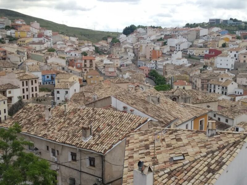 Cuenca: Nighttime Highlights Walking Tour in Spanish - The Guide’s Role in Making the Tour Memorable