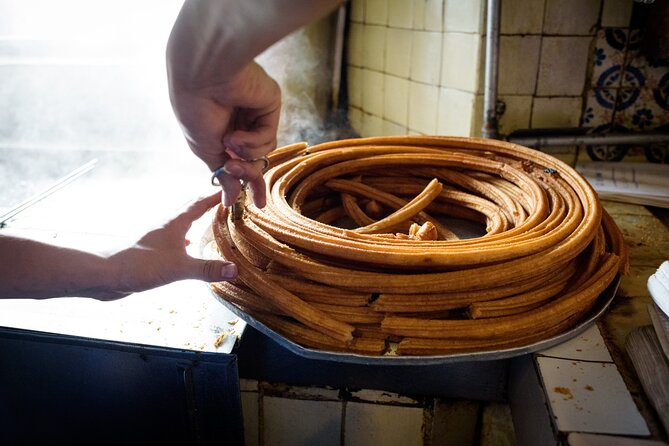 Culinary Secrets of the Centro Histórico - Admiring the Beauty of Casa de los Azulejos