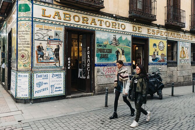 Culinary tour "Tapas & Wines" in Madrid - Exploring Malasaña’s Artistic Streets and Historic Bars