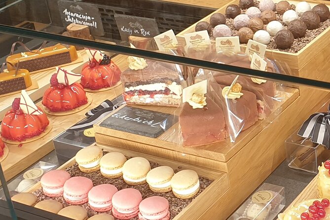 Cultural and culinary pleasure tour through Innsbruck's old town - Explore Innsbruck’s Old Town on a Cultural and Culinary Tour