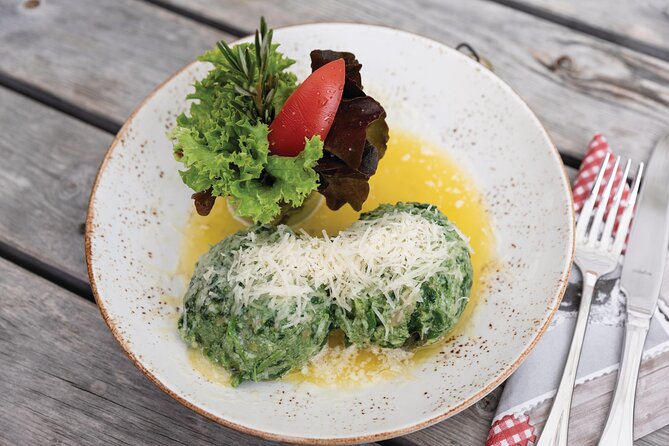 Cultural and culinary pleasure tour through Innsbruck's old town - Exploring Innsbruck’s Old Town Streets