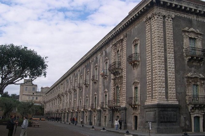 Culture and Street Food: Catania on the table - The Tour’s Meeting Point and Accessibility