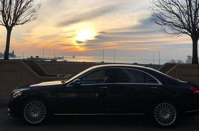 Curbside Sedan Transfer from O`Hare/Midway to Downtown Chicago - Comfort and Luxury in Every Ride