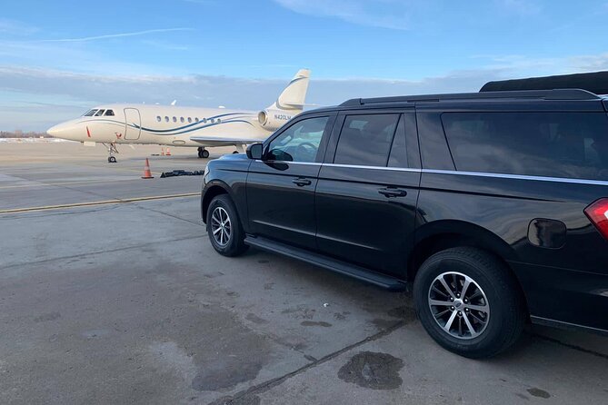 Curbside Sedan Transportation from O'Hare or Midway Airport to Downtown Chicago - Efficient and Safe Curbside Sedan Transportation in Chicago