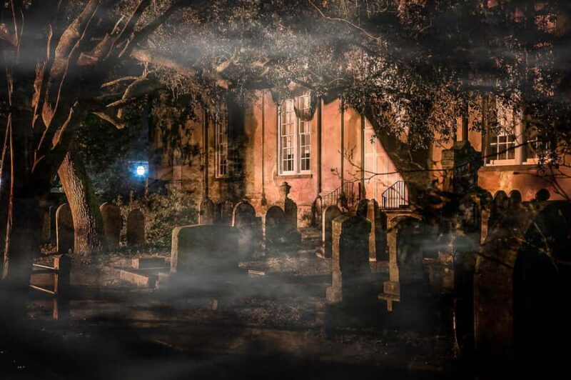 Curses & Candlelight: Terrors of Charleston Ghost Tours - The Role of Guides: Engaging and Knowledgeable