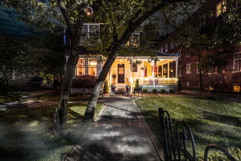 Curses & Corsets: Charlotte's Candlelight Ghost Tours - Legendary Spirits and Ghostly Encounters