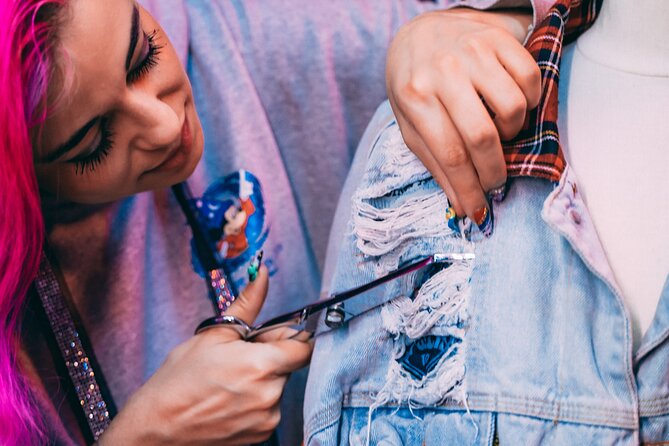 Custom a unique denim jacket with French celebrities designer - Discover a Fashion-Focused Workshop in Paris for Creating a Custom Denim Jacket