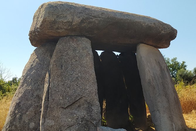 Cycle to Ancient Dolmens in Azenha. History, Theory & Folklore Guided Tour - Visiting the Circuito Pre-historico Fiais and Azenhas Seven Sites