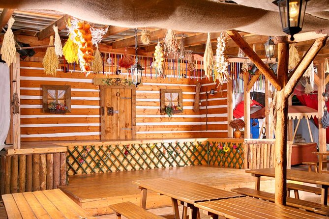 Czech Folklore Show with dinner and transfer - Food Quality and Drink Options