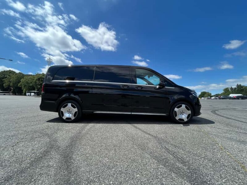 Czech Grand Canyon: Walking Tour with Private Luxury Minivan - The Luxury Minivan and Its Comfort Features