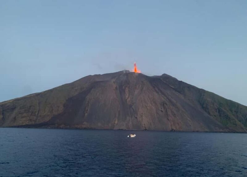Da Lipari: Tour in Barca Panarea & Stromboli PICCOLO GRUPPO - Discovering Panarea’s Natural and Cultural Gems