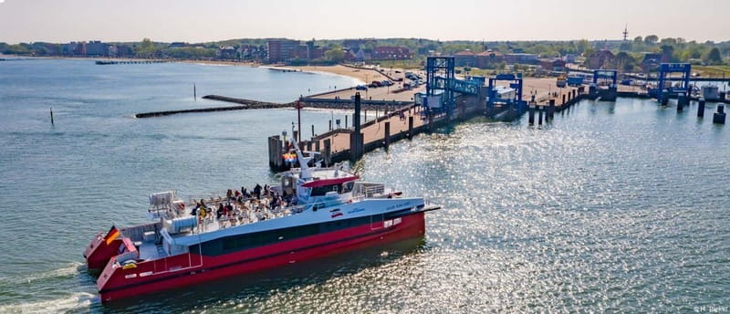 Dagebüll: Daytrip by boat to Föhr - Arrival at Föhr: Beaches, Houses, and the Seaside Resort of Wyk