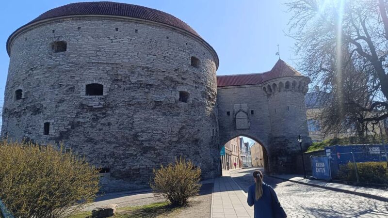 Daily life in Medieval Tallinn - Exploring Short Leg Street and the Connection Gate