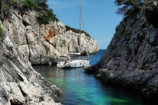 Daily sailing trip in the Orosei coves with lunch - The Luxurious 16-Meter Sailing Boat