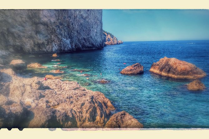 Dalí Museum and Costa Brava Small Group Tour from Girona - Transportation and Group Size Benefits