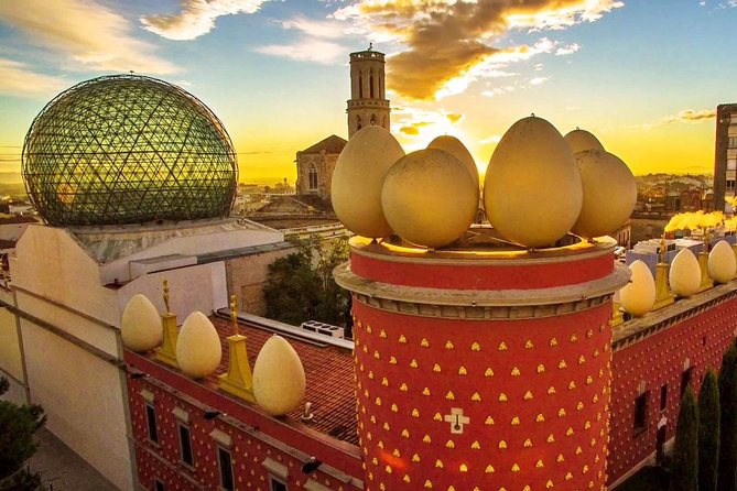 Dali Museum, Figueres & Cadaques Private Tour with Hotel pick-up - Visiting the Dalí Theatre-Museum: Surrealist Masterpiece