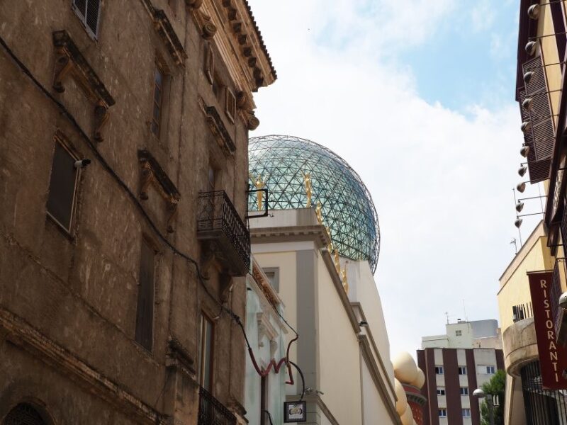 Dalí Triangle & Cadaqués Day-Trip From Girona - Visiting the Gala-Dalí Castle in Púbol