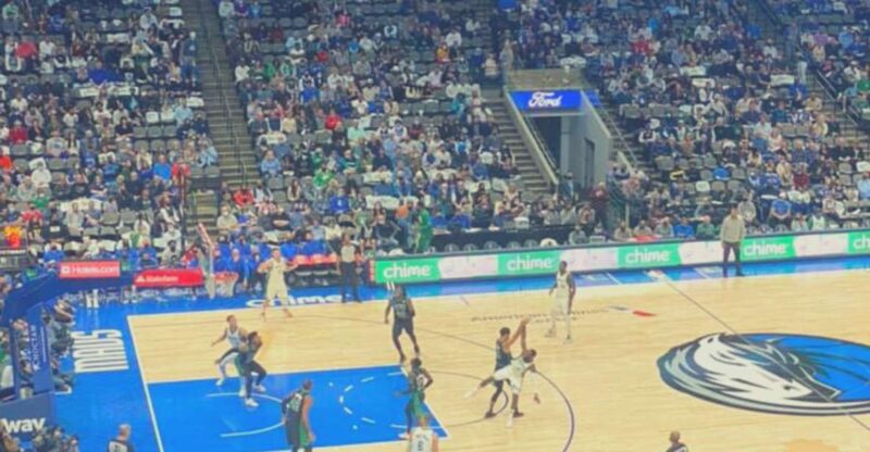 Dallas: Dallas Mavericks Basketball Game Ticket - The American Airlines Center: Location and Surroundings